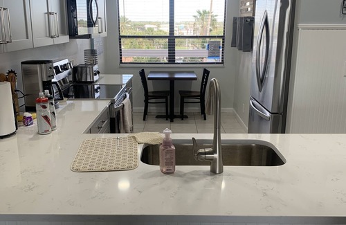 Redington Shores Condominio | Condominio frente al golfo "The View" con ambiente de resort en Redington Towers