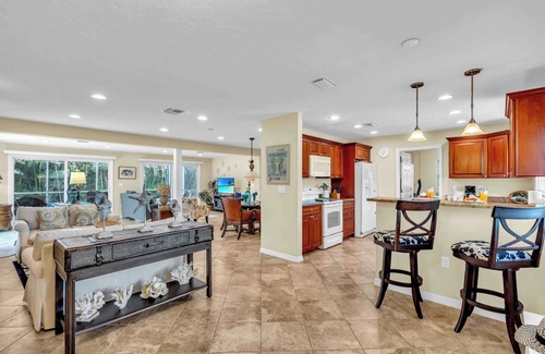 Gulf Gate Estates Casa | Gulf Gate Dream 2bd 2ba Htd Pool Beaches Shopping