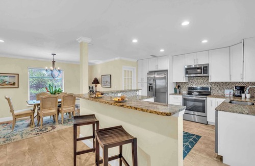 Gulf Gate Estates Casa | Gulf Gate Getaway – 2BR/2BA w/ Heated Pool