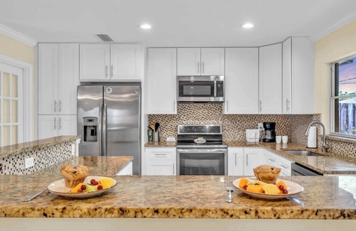 Gulf Gate Estates Casa | Gulf Gate Getaway – 2BR/2BA w/ Heated Pool