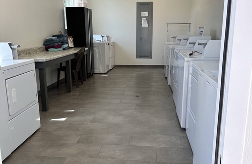 Oak Alquiler De RV | Gulf Shores, AL RV Lot at Whispering Pines RV Resort West