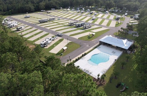 Oak Alquiler De RV | Gulf Shores, AL RV Lot at Whispering Pines RV Resort West