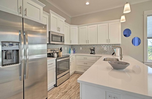 Gulf Shores Cabaña | ¡NUEVO! Cabaña con piscina compartida, 2 cuadras a pie de playa!