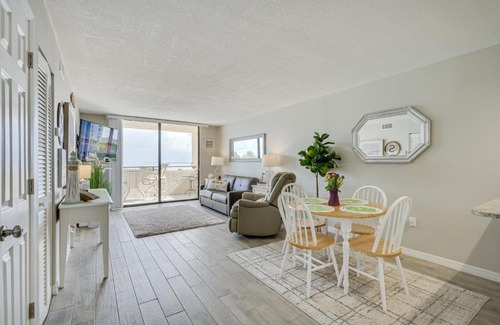 Hudson Apartamento | Gulf-View Balcony and Pool Access Hudson Retreat