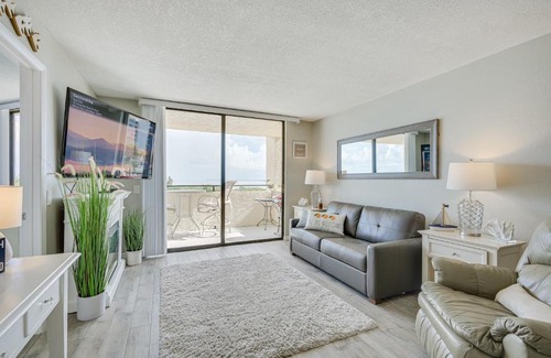 Hudson Apartamento | Gulf-View Balcony and Pool Access Hudson Retreat