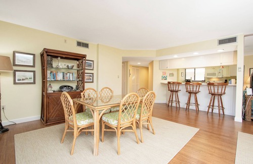 Beachview Country Club Estates Condominio | Gulf View, Two Bedroom Unit with Den - Sundial R203