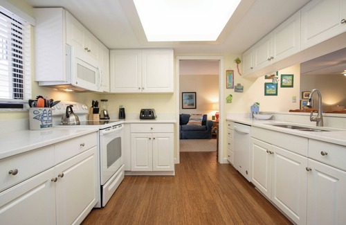 Beachview Country Club Estates Condominio | Gulf View, Two Bedroom Unit with Den - Sundial R203