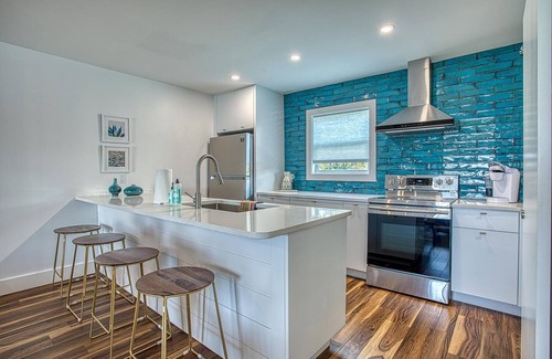 Inlet Beach Casa | Gulf Views! Only 30 Seconds to the beach Modern Amenities Meets Vintage Charm