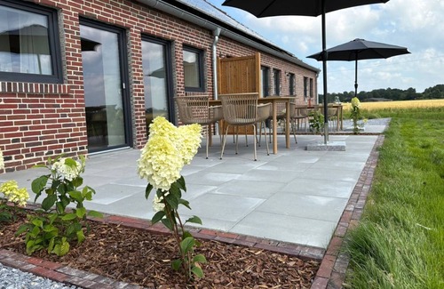 Altfunnixsiel Apartamento | Gulfhof Funnixerhörn een - Stylish vacation farm with garden and wide open spaces