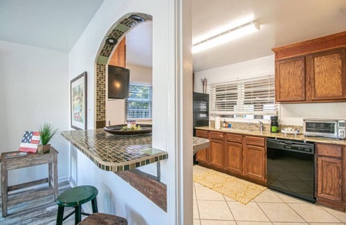 Gulfport Cabaña | Gulfport Cottage 1 Mile From Beach! pet friendly