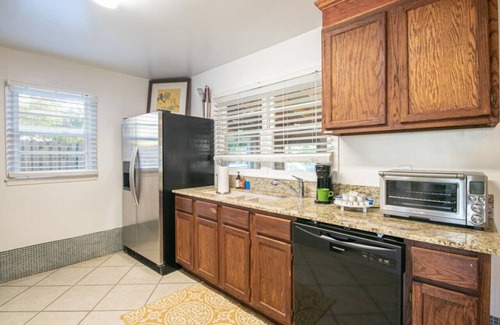 Gulfport Cabaña | Gulfport Cottage 1 Mile From Beach! pet friendly