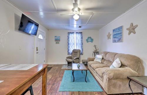 Gulfport Casa | Gulfport Home with Deck and Grill, Walk to Beach!