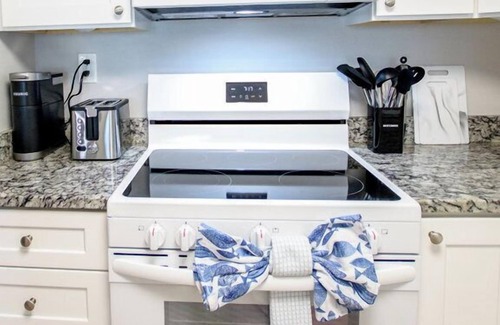 Gulfport Apartamento | Gulfport Landing #2: Spacious 1/1 Apartment