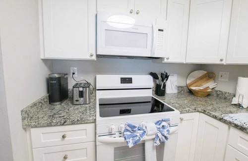Gulfport Apartamento | Gulfport Landing #2: Spacious 1/1 Apartment