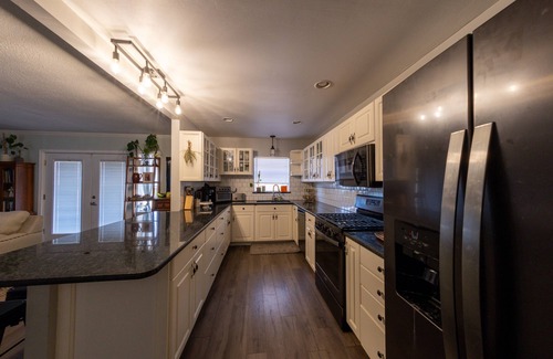 Wright Casa | Gulfside Allure: Stylish Decor, Large Yard, Ample Parking