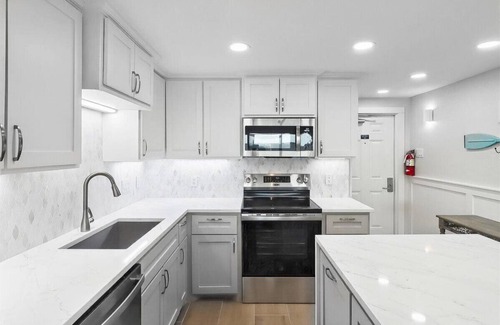 Corpus Christi Condominio | Gulfstream Condos Unit 504 | Pool, Hot Tub & BBQ Areas | Private Balcony