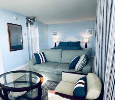 Bonita Springs Apartamento | Gulfview Beach Condo with Pool