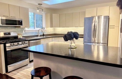 Comox Casa | Gull BnB - Upper Suite w/ Patio