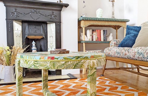 Worthing Cabaña | Gull Cottage - Worthing - a cottage that sleeps 3 guests in 2 bedrooms