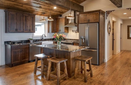 Nisswa Cabina | Gull Lake Cabin + Bunkhouse with Sandy Beach & Pontoon/Jet Ski availability!