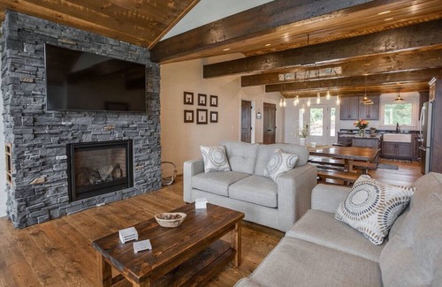 Nisswa Cabina | Gull Lake Cabin + Bunkhouse with Sandy Beach & Pontoon/Jet Ski availability!