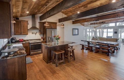Nisswa Cabina | Gull Lake Cabin + Bunkhouse with Sandy Beach & Pontoon/Jet Ski availability!