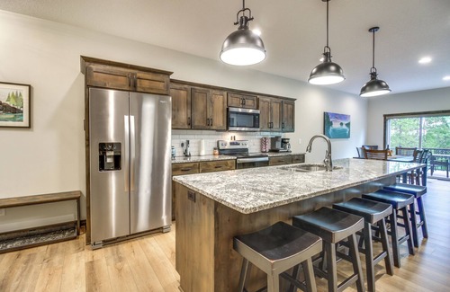 Lake Shore Casa | Gull Lake Resort Escape: Pool & Snowmobile Trails