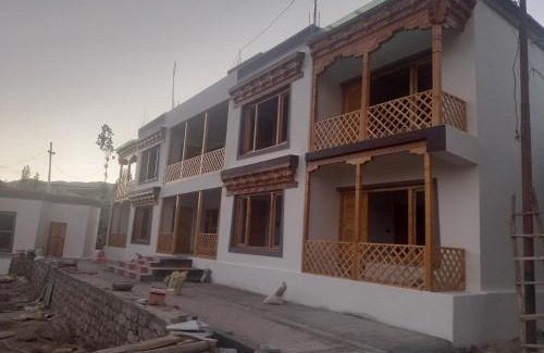 Leh Apartamento | gultuk homestay airport road skalzangling leh ladakh