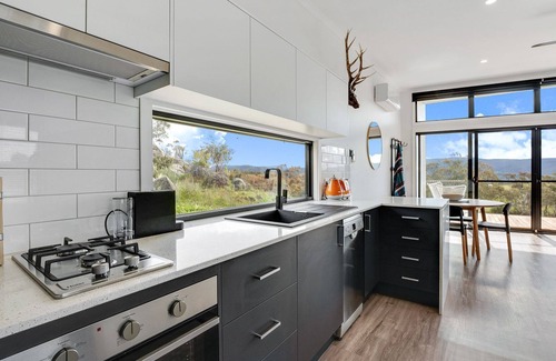 East Jindabyne Cabina | Gum Eco Lodge at Peak View Farm