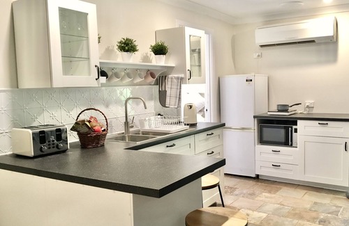 Hovea Cama Y Desayuno | GUMLEAF MANOR - Luxury Farmstay Apartment