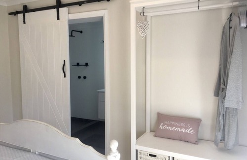 Hovea Cama Y Desayuno | GUMLEAF MANOR - Luxury Farmstay Apartment