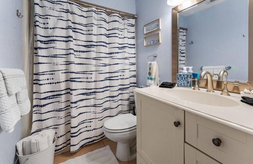 Cedar Creek Reservoir Casa | Gun Barrel Getaway-Waterfront, Hot Tub & Gameroom!