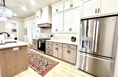 Lubbock Casa | Gun's Up Getaway - 4BR/3BA - New Construction