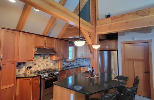 Golden Chalet De Esquí | Gunners Lodge - Kicking Horse True Ski in/ Ski Out