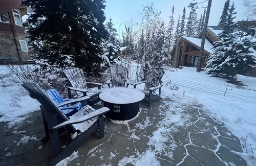 Golden Chalet De Esquí | Gunners Lodge - Kicking Horse True Ski in/ Ski Out