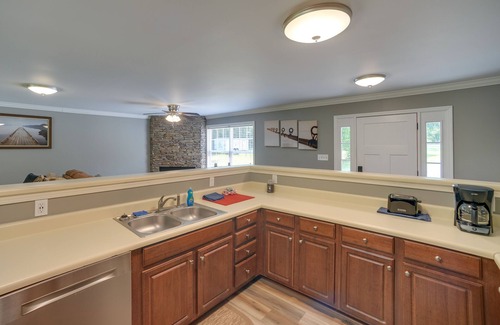 Groveoak Casa | Guntersville Lake House: Boat Ramp Access!