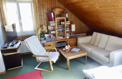 Andelfingen District Casa | Casa de familia de Guntli: piso superior completo con baño propio - rural dentro del rango de la ciudad
