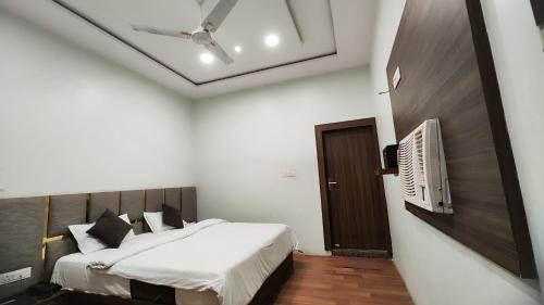 Mathura Casa | Guru Kripa Guest House