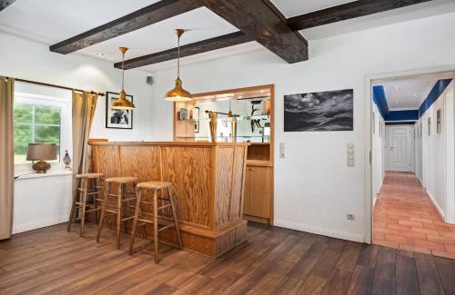 Kletkamp Casa | GUT KLETKAMP "Altes Backhaus" - Freistehendes Landhaus mit 7 Schlafzimmern I Kamin I Garten & Terrasse I 15 Min zur Ostsee I Parkplätze I Hundefreundlich I Bar I WLAN