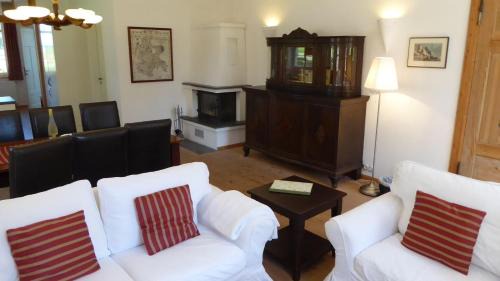 Gingst Apartamento | Gut-Rattelvitz-Parterre-C-hochwertig-Sauna-Kamin-eTankstelle-Spielscheune-15-000qm-Parkland