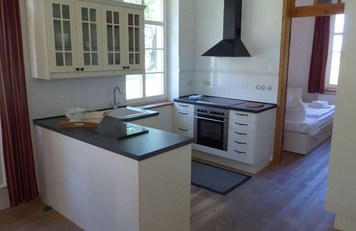 Gingst Apartamento | Gut Rattelvitz Parterre C, hochwertig, Sauna, Kamin, eTankstelle, Spielscheune, 15.000qm Parkland