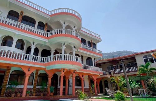 Panajachel Hotel | Gutierrez Hotel