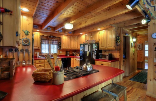 Rangeley Plantation Casa | Gutsell's Cabin - Bonita casa de troncos en un entorno privado cerca del lago Mooselookmeguntic