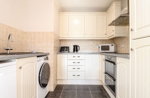 Truro Cabaña | GWEAL, family friendly, with a garden in Shortlanesend