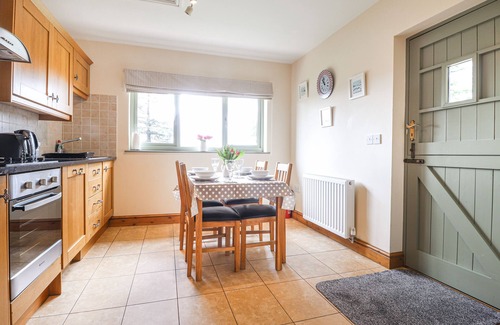 Golden Grove Casa | GWENNOL COTTAGE, pet friendly, character holiday cottage in Llandeilo