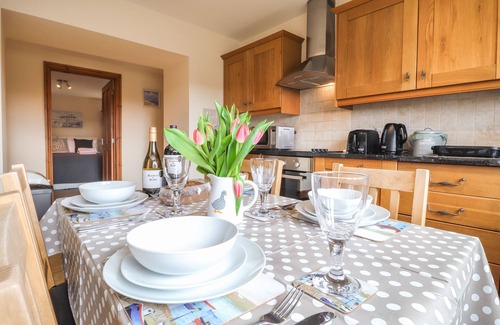 Golden Grove Casa | GWENNOL COTTAGE, pet friendly, character holiday cottage in Llandeilo