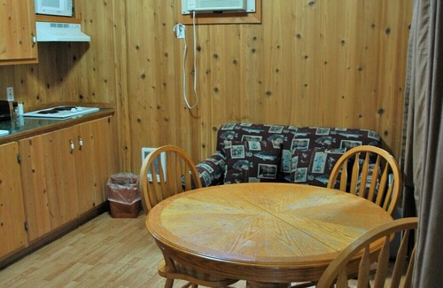 Cooper Landing Cabina | Gwin's Lodge Cedar Chalet #9