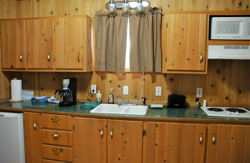 Cooper Landing Cabina | Gwin's Lodge & Roadhouse Est. 1952