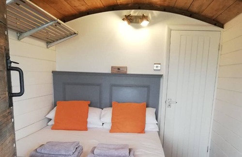 Newenden Cabaña | GWR Toad - Original converted train carriage - Sleeps 2 - watch steam trains pass by 20ft away