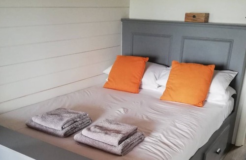 Newenden Cabaña | GWR Toad - Original converted train carriage - Sleeps 2 - watch steam trains pass by 20ft away